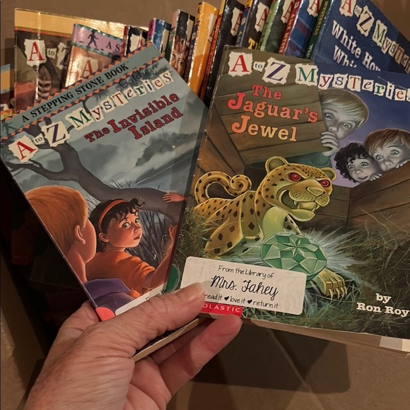 A-Z Mysteries Book Set by Ron Roy - Picture 4 of 4